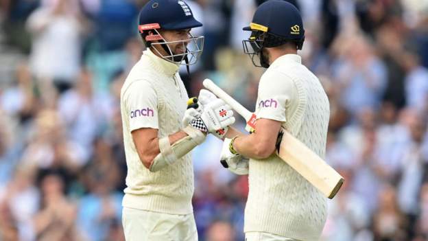 120387146_woakes50.jpg