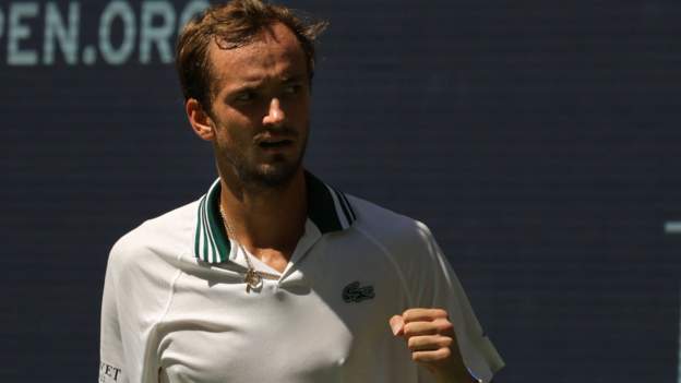 120429097_medvedev_gettywo.jpg