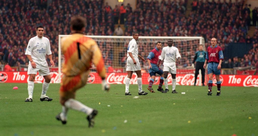 1_Leeds-League-Cup.jpg