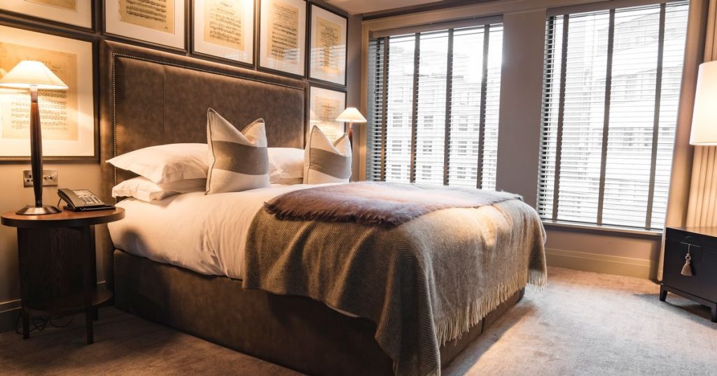 0_Bedroom.jpg