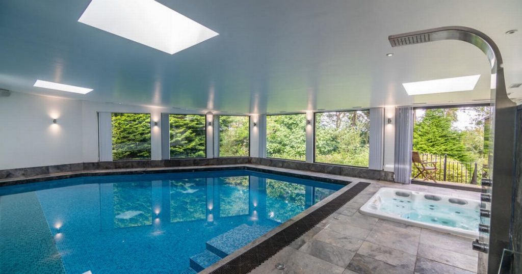 0_Bracken-Point-has-a-heated-pool.jpg