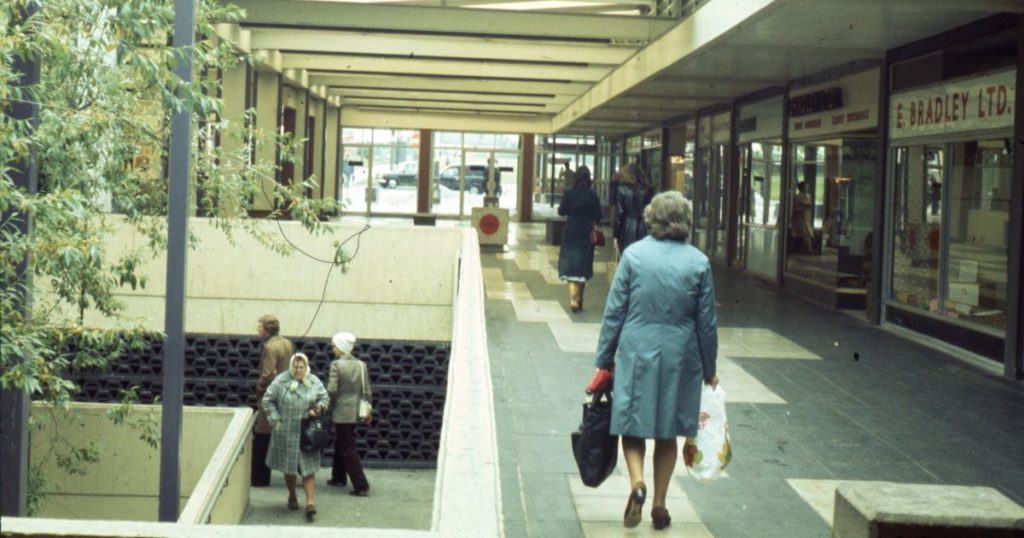 0_In-pictures-Walk-around-the-Seacroft-Shopping-Centre-in-the-60s.jpg
