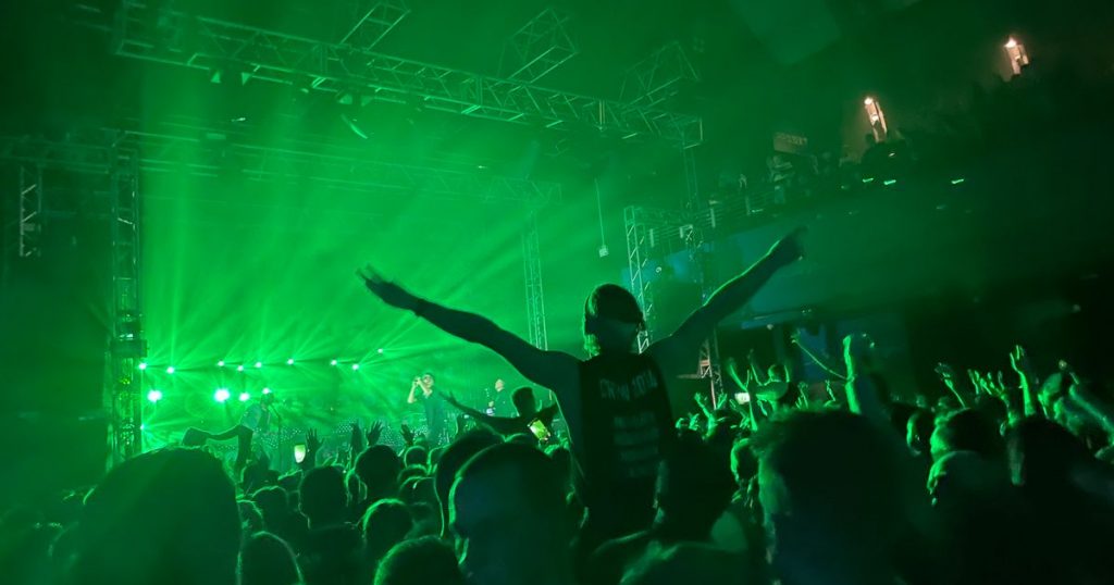 0_Kasabian-at-Leeds-O2-Academy.jpg