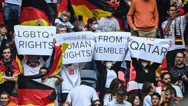 121057232_germanyfans.jpg