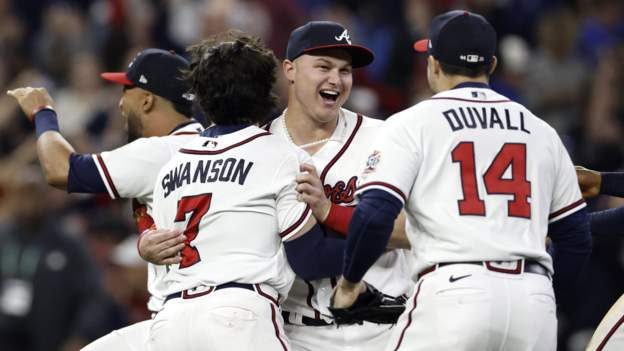 121202076_braves_epa.jpg