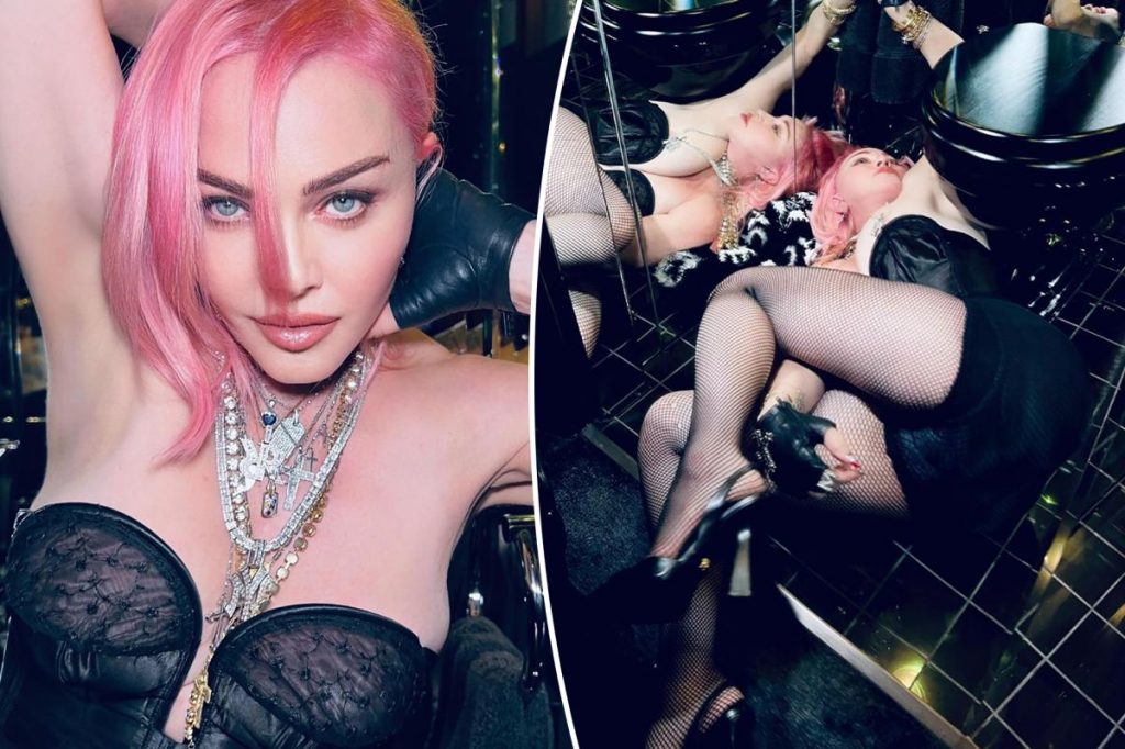 madonna-fishnets-bathroom-selfies-1.jpg