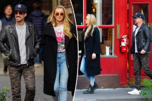 Lindsay-Hubbard-steps-out-with-Johnny-Bananas-during-canceled-wedding-weekend.jpg
