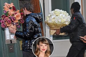 UPDATE-Taylor-Swift-gets-barrage-of-flowers-delivered-to-her-NYC-apartment.jpg