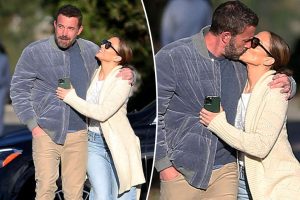 ben-affleck-jennifer-lopez-walk-pda.jpg
